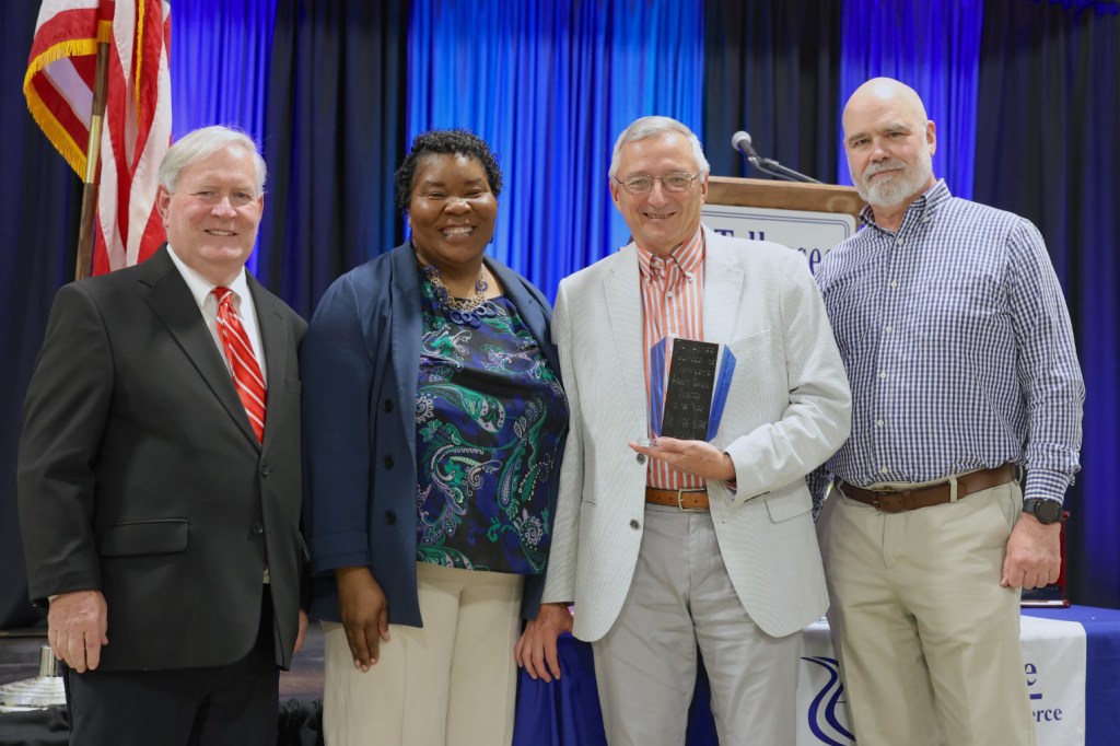 Chamber Presents Awards